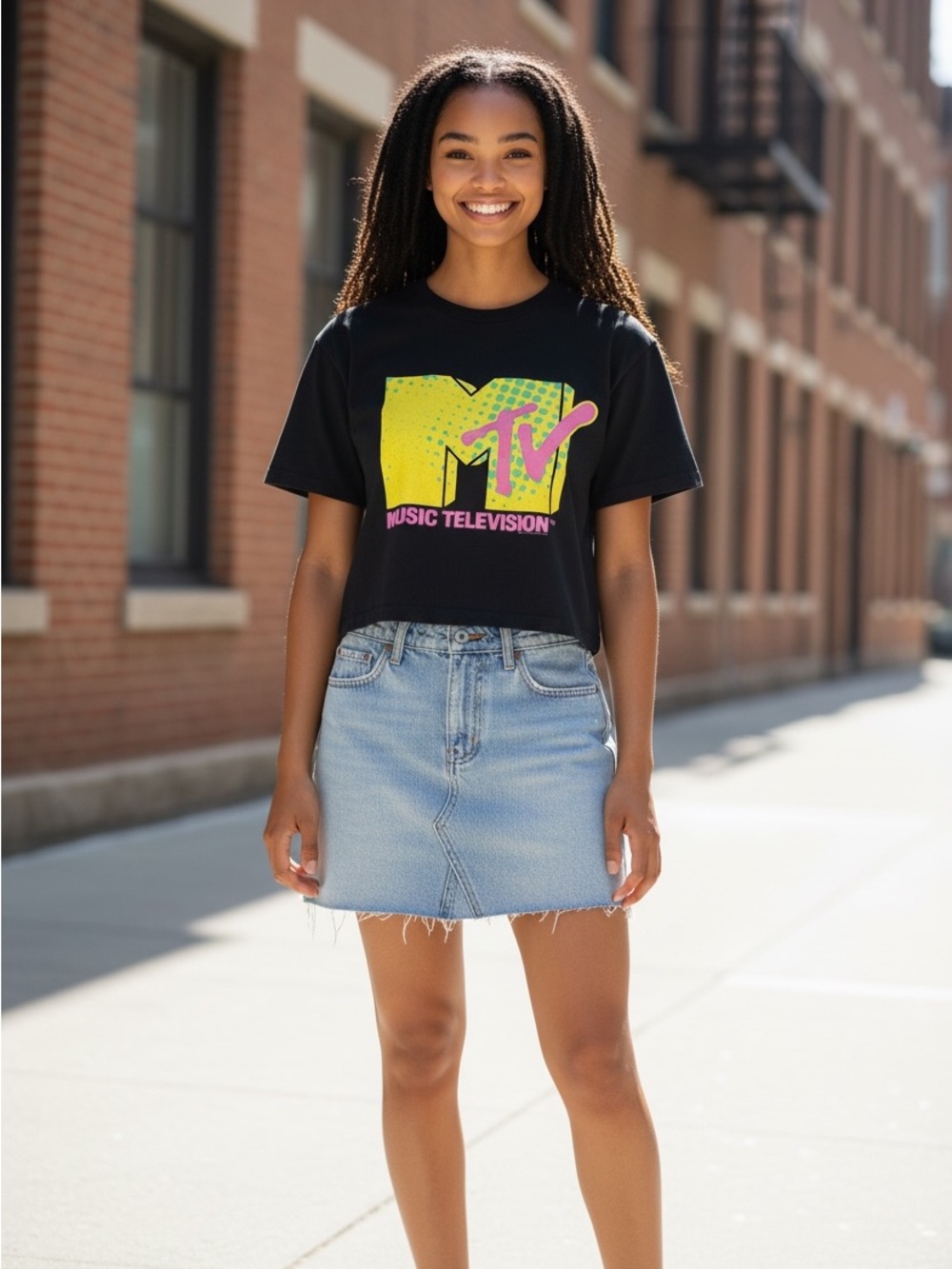 MTV Graphic Cropped Tee Size Small